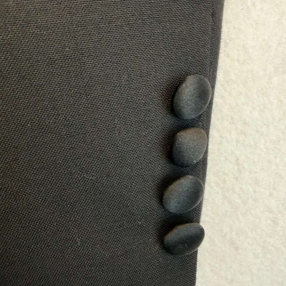Jos A Bank Tuxedo Black 46R Wool Satin Trim Pleated Pant *Pin hole in lapel